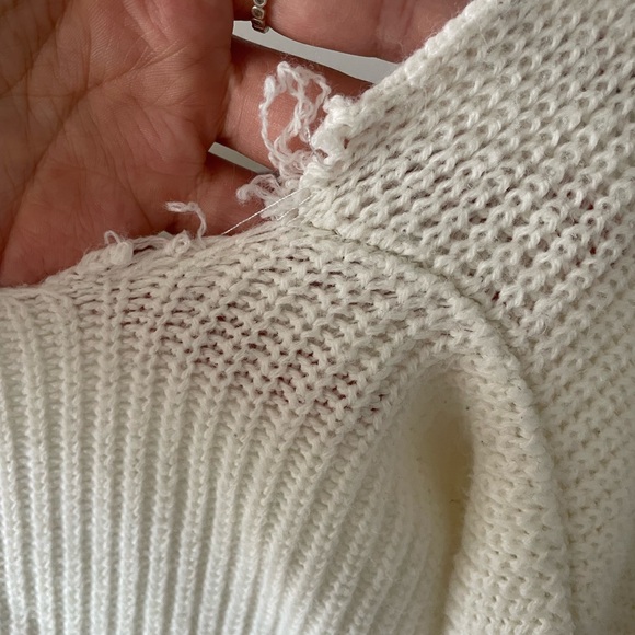 Women’s boohoo cropped v-neck white knit sweater - Picture 5 of 5